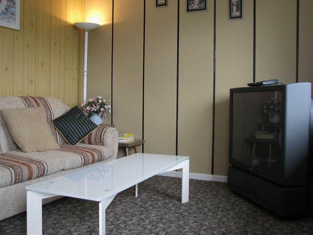 Plaza Motel Пентиктон Экстерьер фото