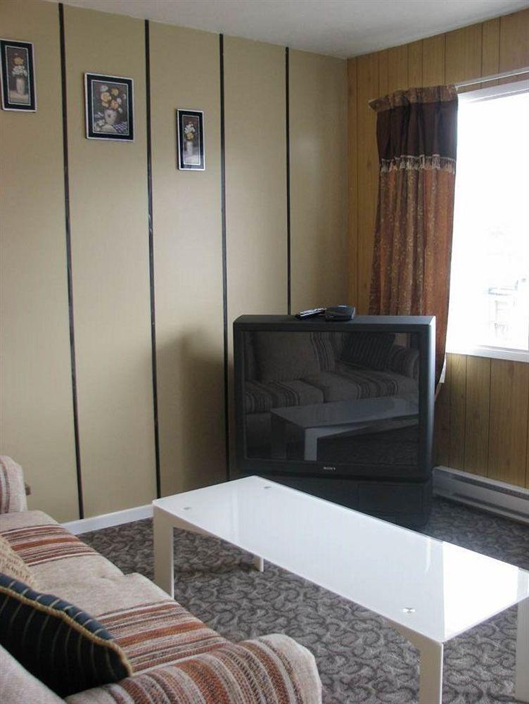 Plaza Motel Пентиктон Экстерьер фото
