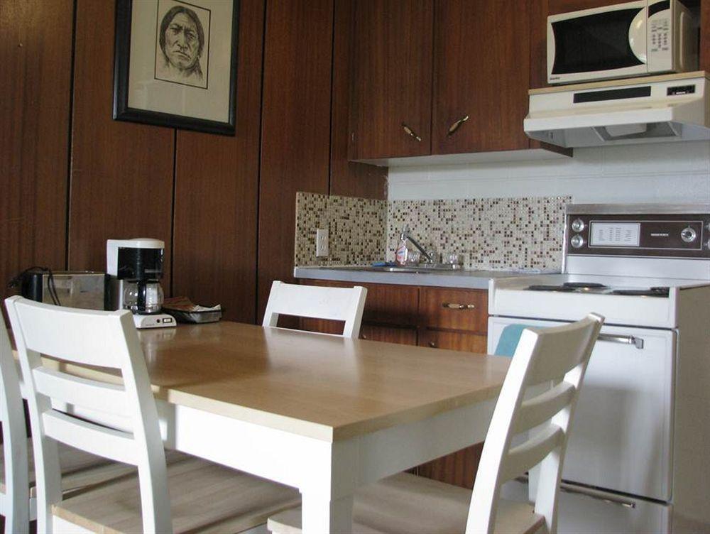 Plaza Motel Пентиктон Экстерьер фото