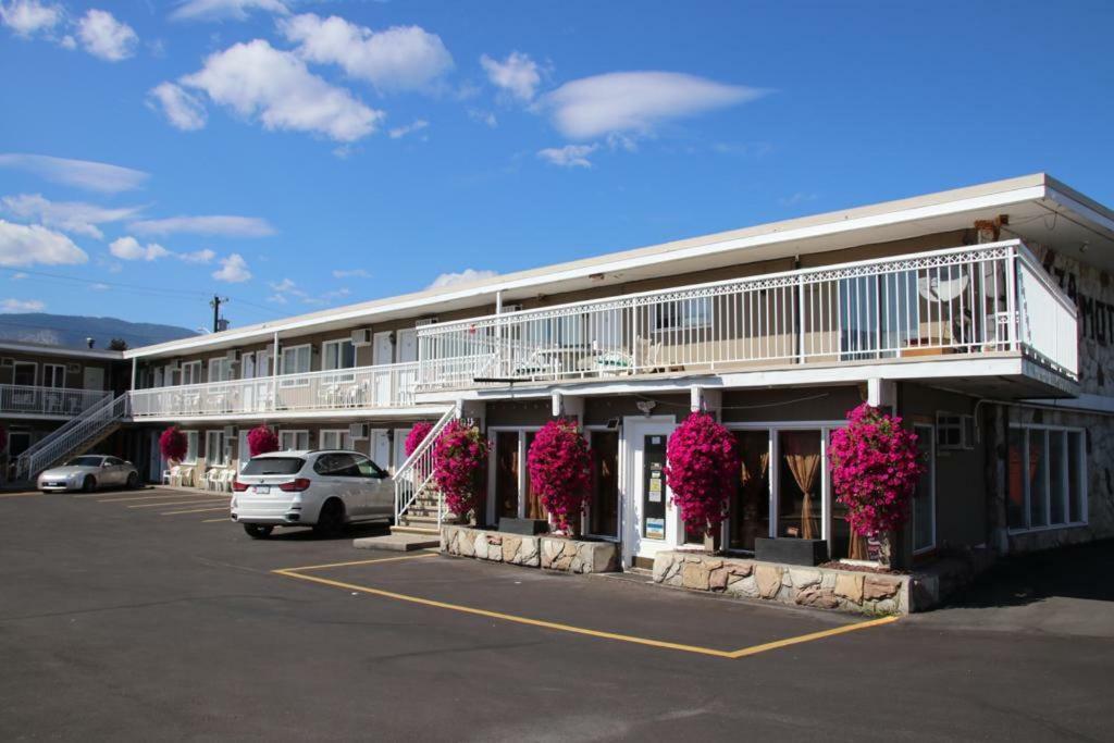 Plaza Motel Пентиктон Экстерьер фото